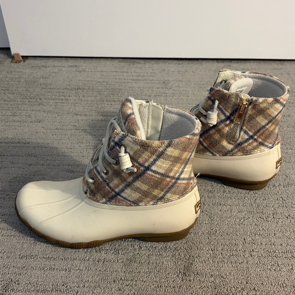 Sperry Women's Plaid Cream and Tan Boots - Picture 2 of 6